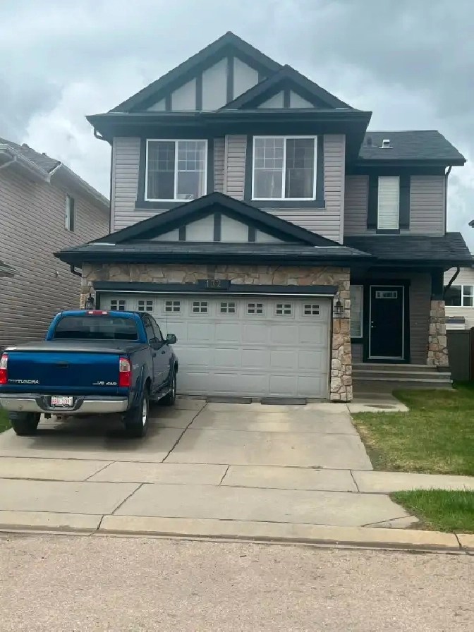 Spacious House at 66 Street & 2 Ave SW in Edmonton,AB Short Term Rentals
