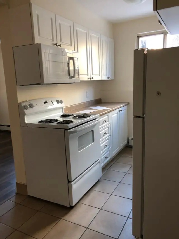 Beautiful fully renovated 2bedroom on the Dartmouth Waterfront in