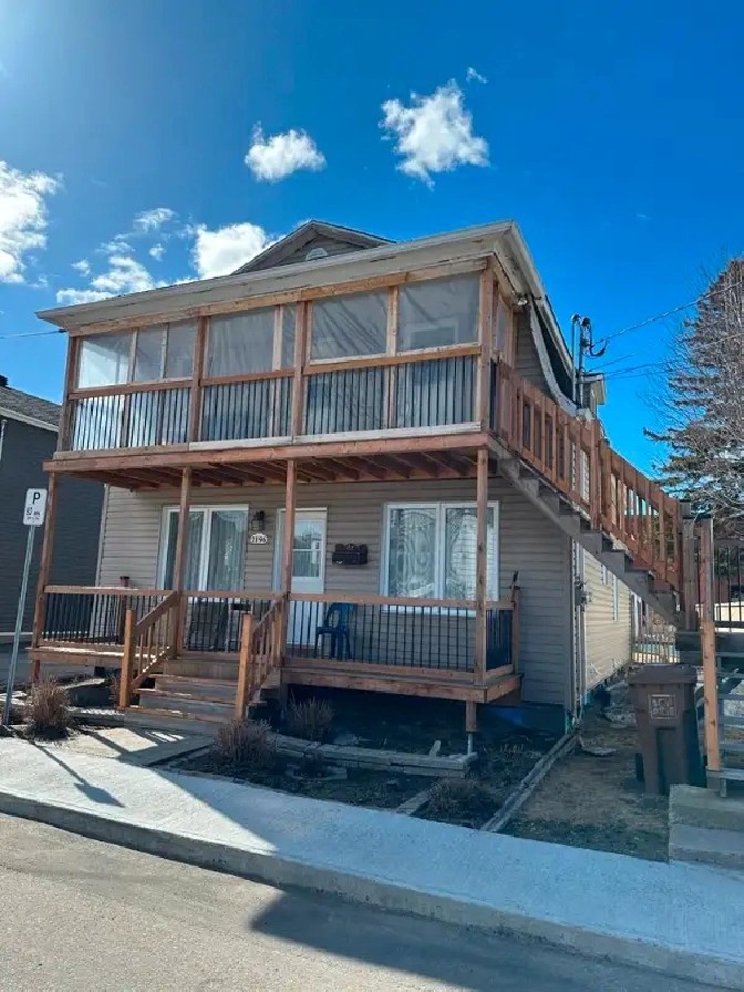 DUPLEX 5 ET 4 ET DEMI AVEC GARAGE ! in Saguenay,QC Houses for Sale
