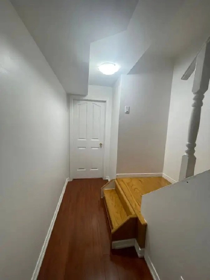 3 BED 1 BATH BASEMENT APARTMENT IN VAUGHAN INCLUDED PARKING in City of