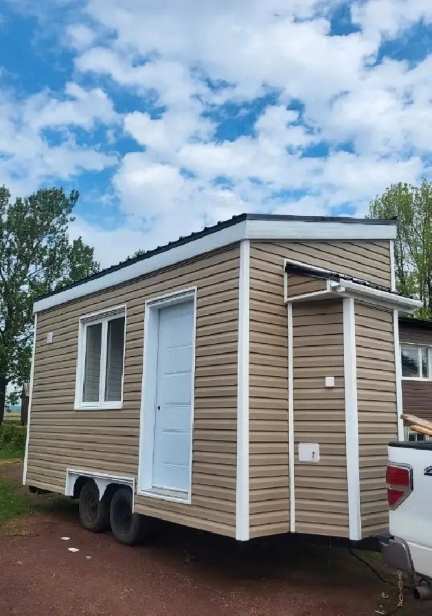 Mini maison sur roues tiny house chalet 4 saisons in Lévis,QC Houses for Sale