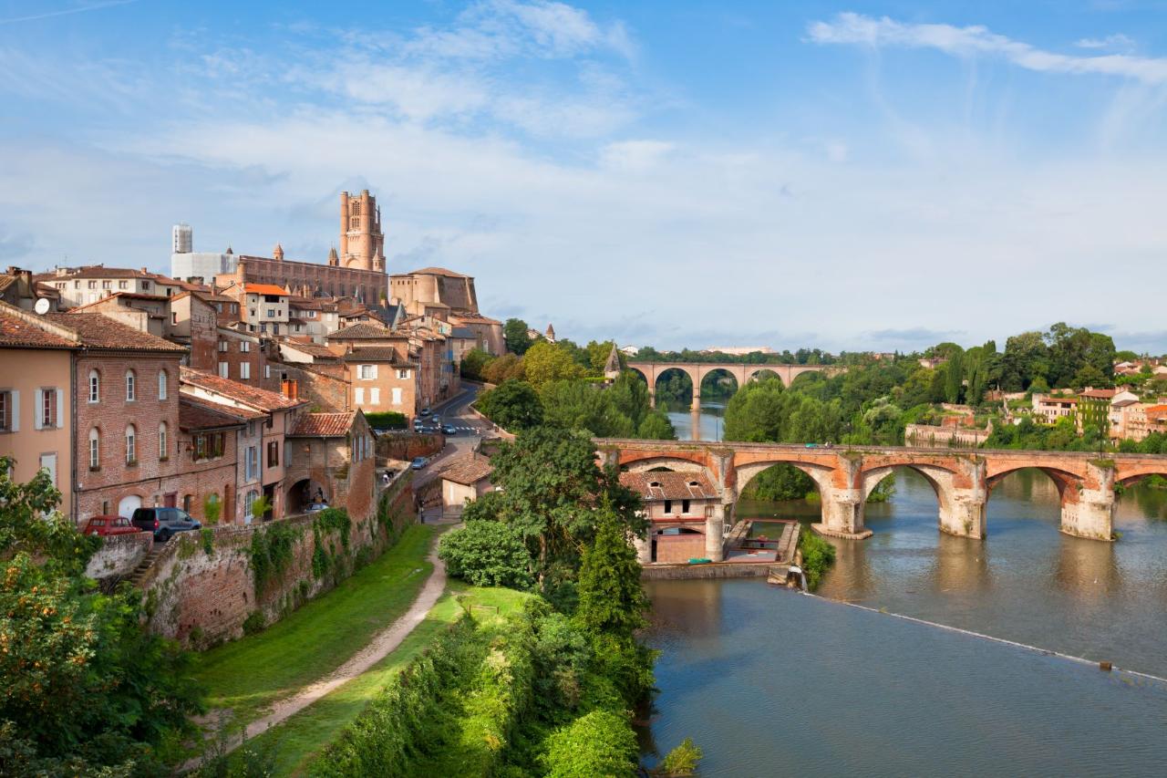 From Toulouse to Albi Private Transfer Ophorus