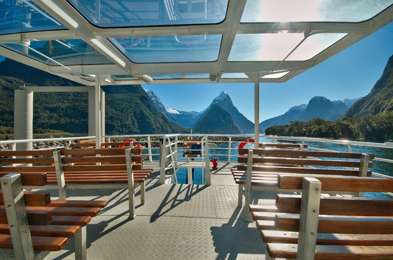 Milford Sound Scenic Tour & Cruise with Glass Roof Vehicle From Queenstown