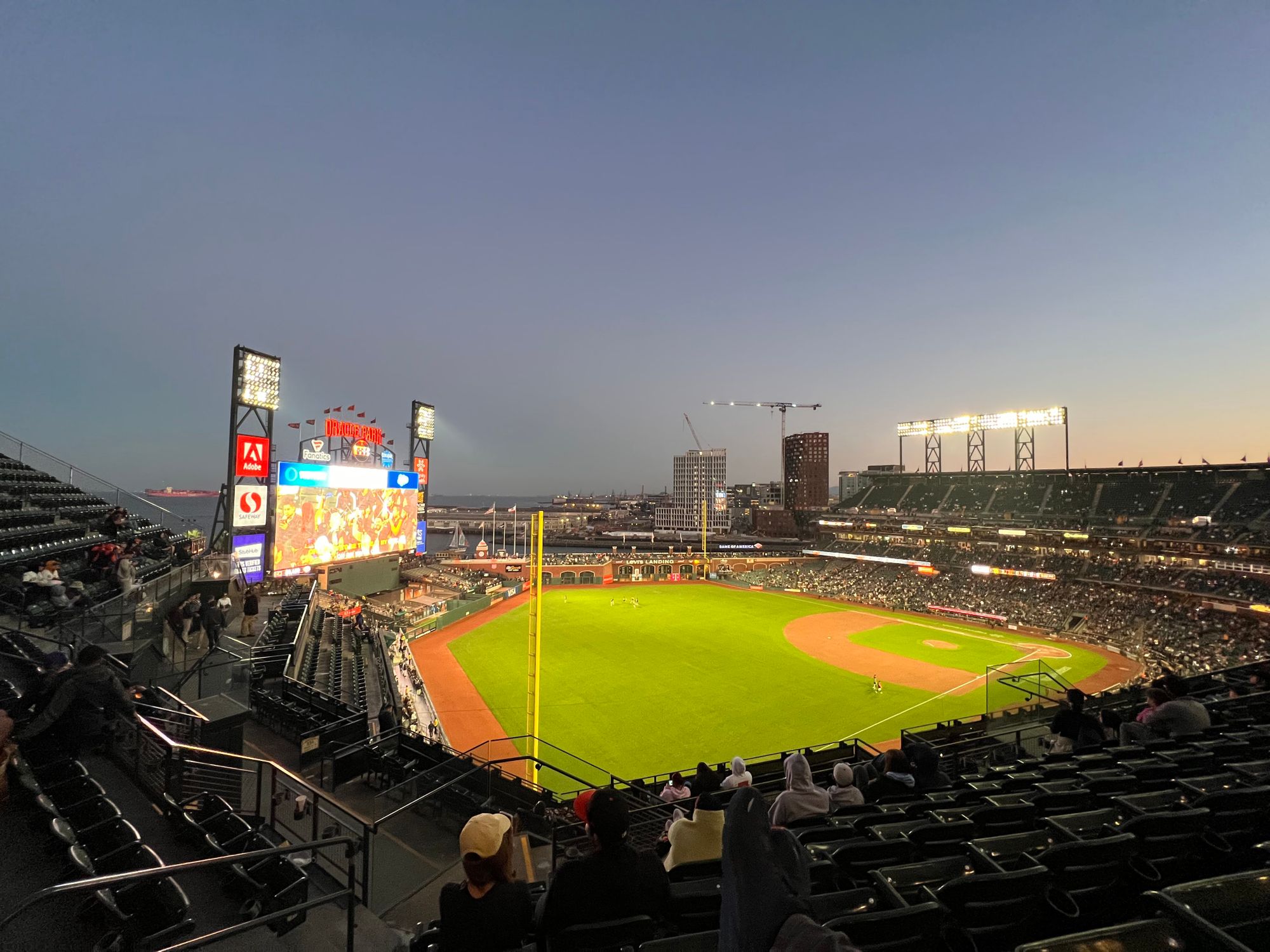 Lights Go Down At Giants Game, Journey SingAlong Ensues
