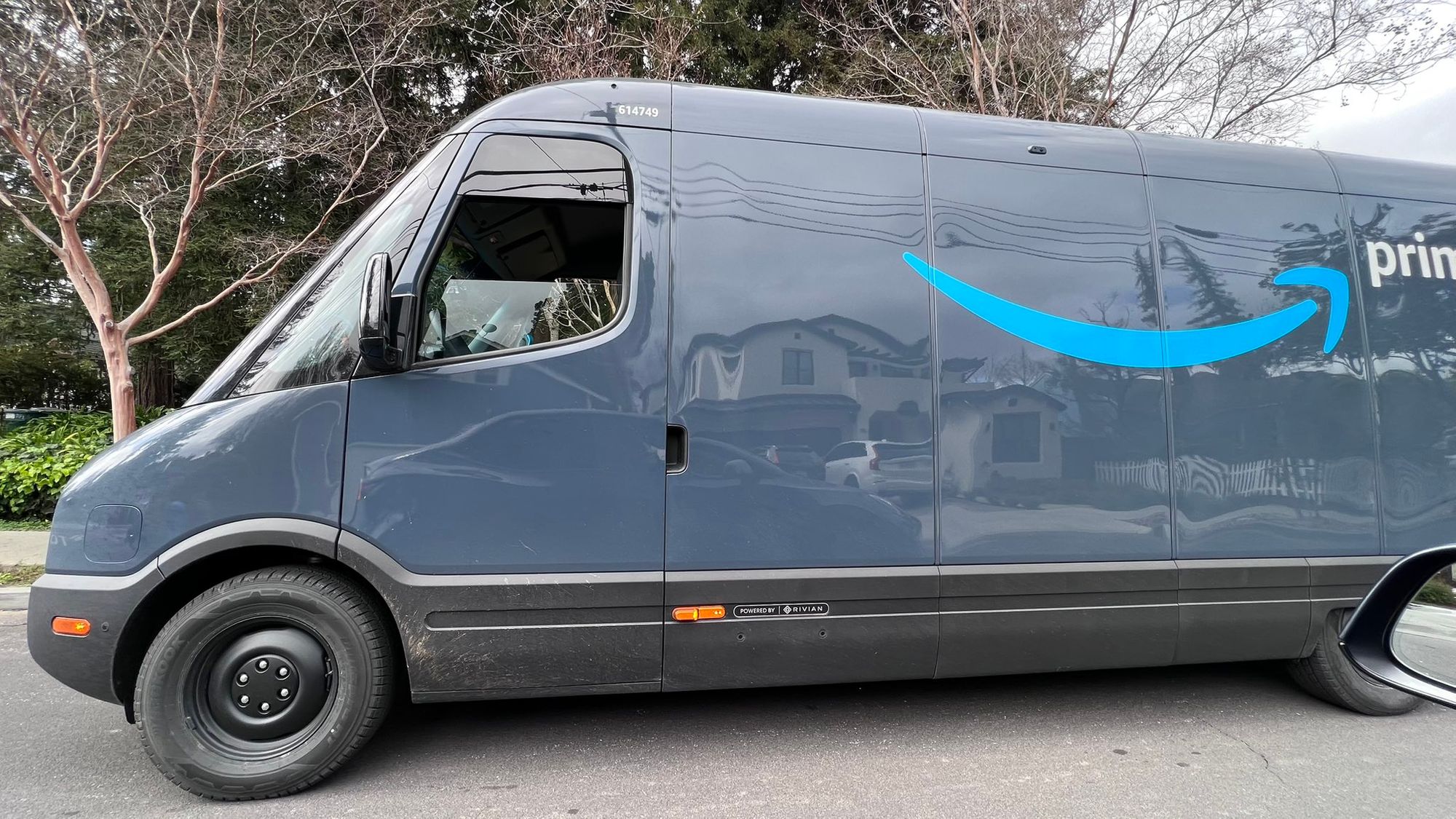 Now Oakland Burglars Are Disguising Themselves as Amazon Delivery Drivers