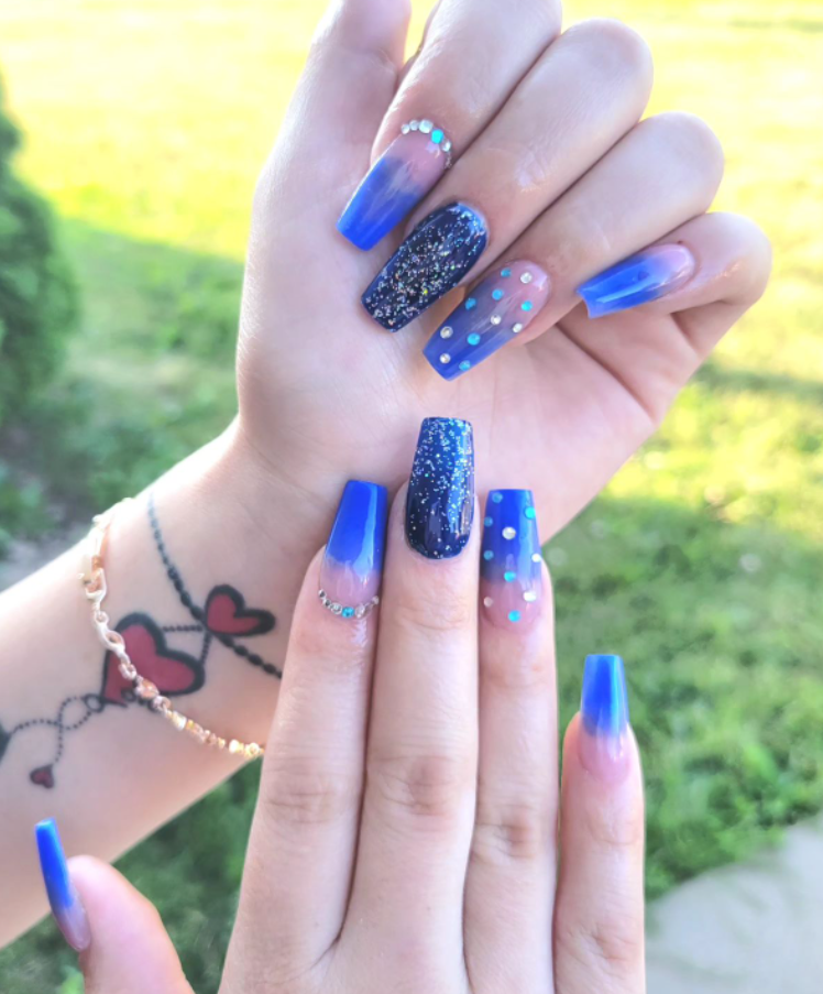 Unleash the Beauty of Blue Ombre Nails丨MOROVAN