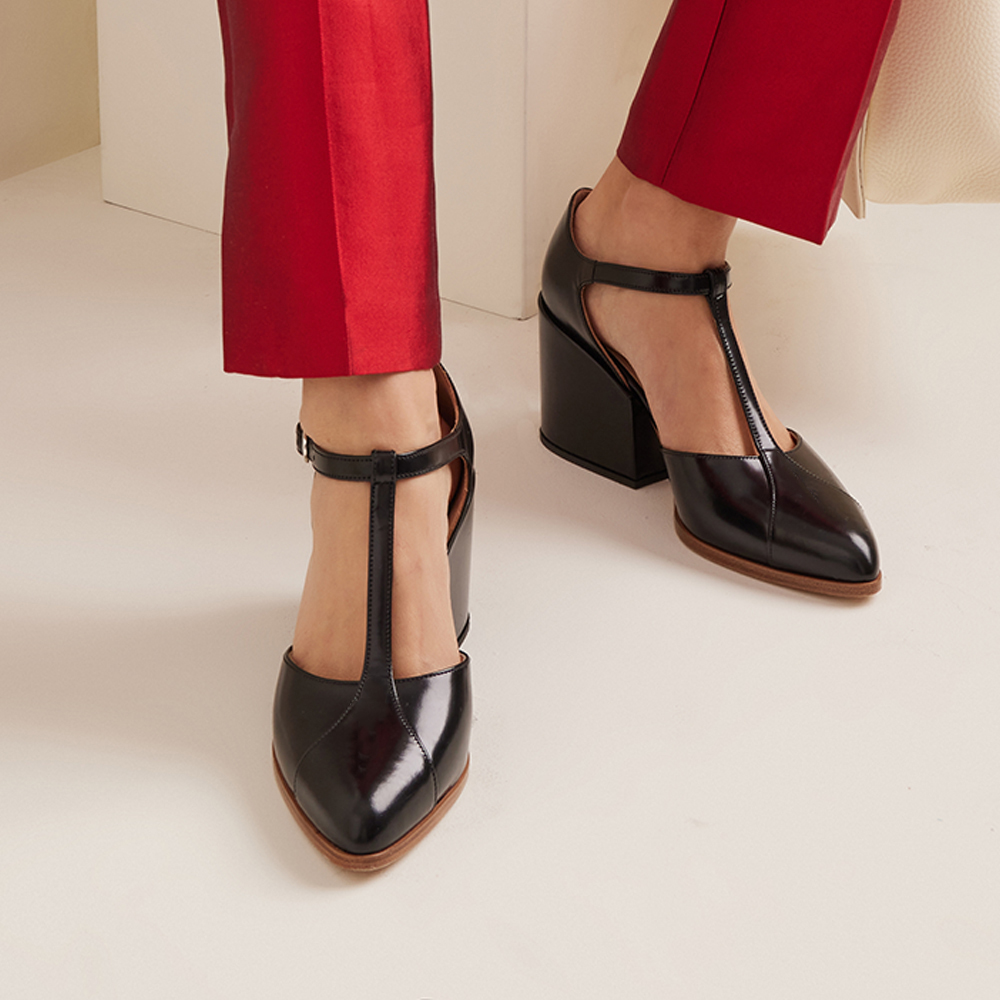 Black Leather Closed Pointed Toe TStrappy Pumps With Chunky Heels