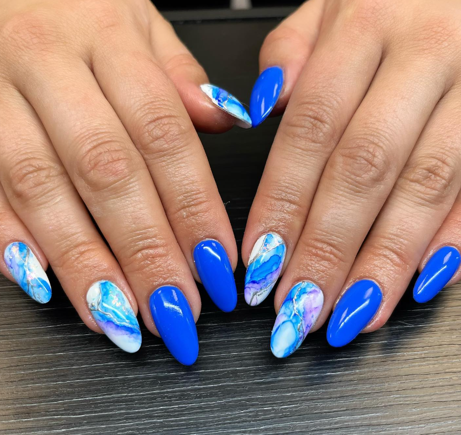 Elegant blue marble nail designs for 2023