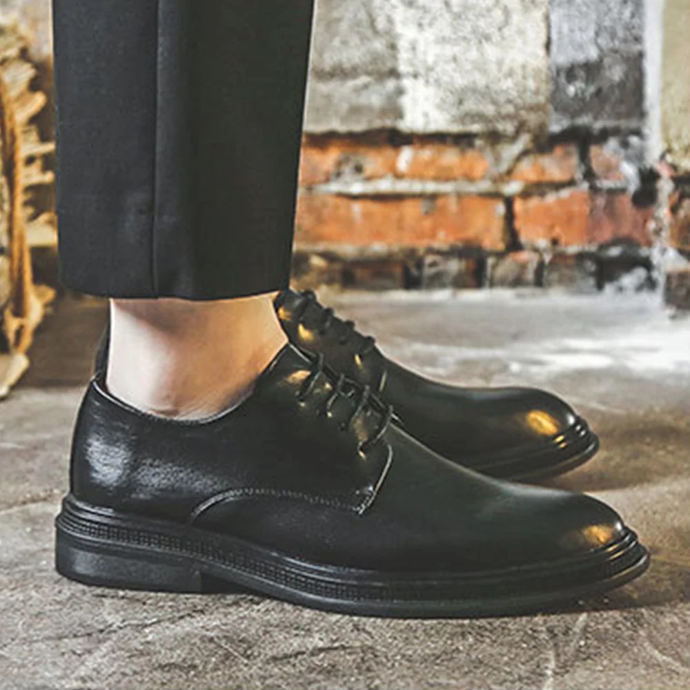 Scarpe in pelle da lavoro a punta a punta moda uomo nuovo