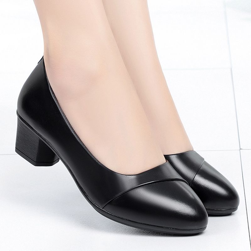 Women Soft Leather Low Heel Shoes Comfortable Soft Sole Middleaged