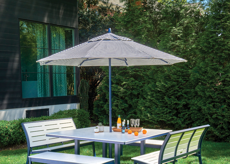 Commercial Market Umbrella CollectionTelescope Casual Furniture