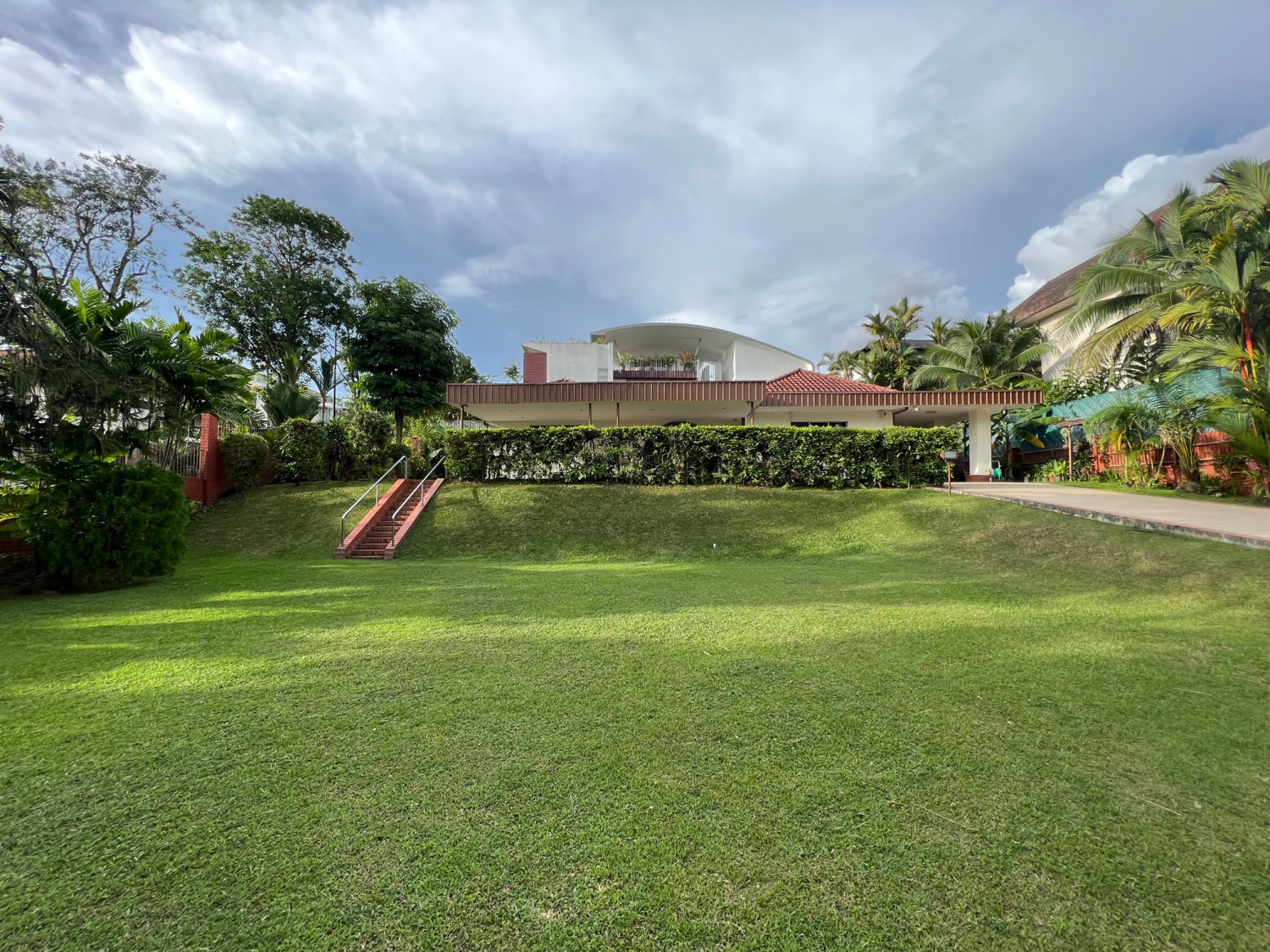 Freehold bungalow in Braddell Heights Estate on the market for 27 mil