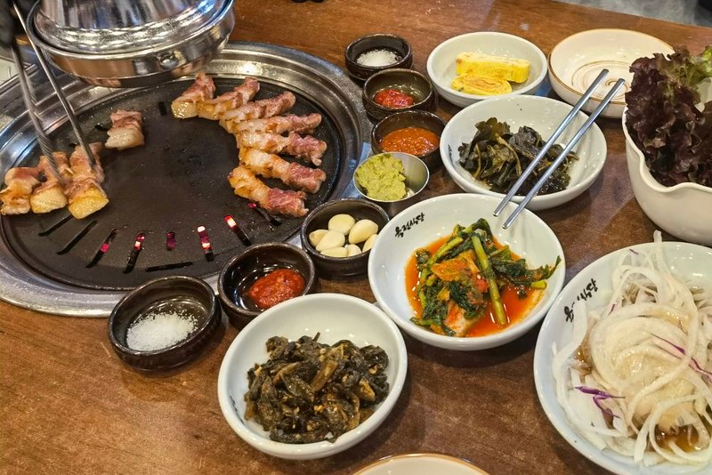 【韓國】江南美食—肉典食堂4號店，專人幫烤的人氣烤肉店