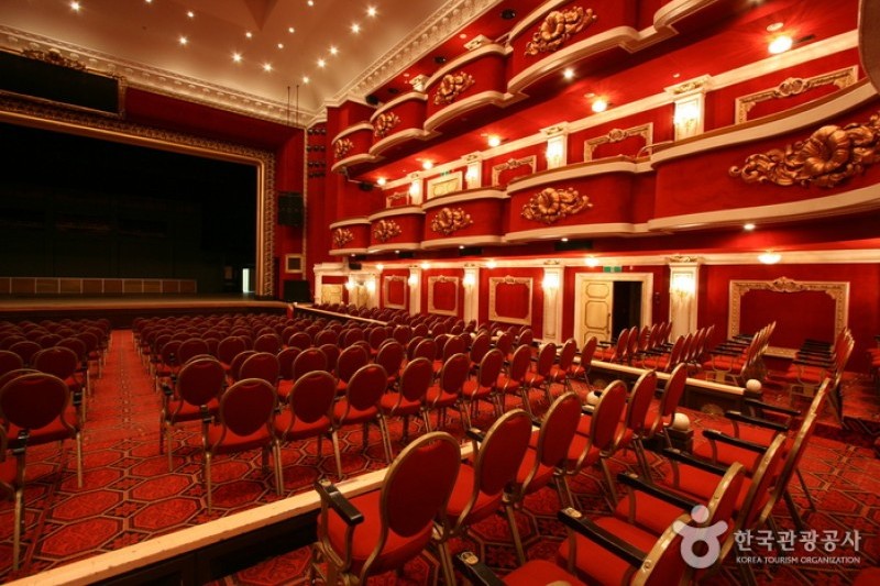 Universal Arts Center 유니버셜아트센터 TRIPPOSE