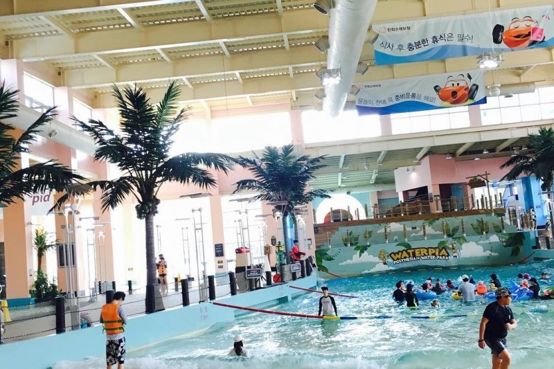 Soaking in the winter view at Korea's 'spa pensions' Winter Trips to