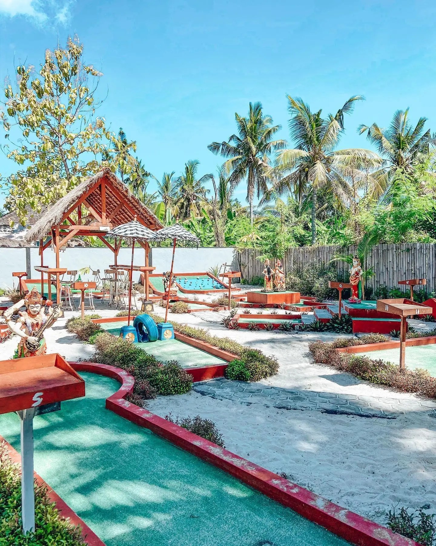 The Bali Bible The Coconut Hut, Lembongan