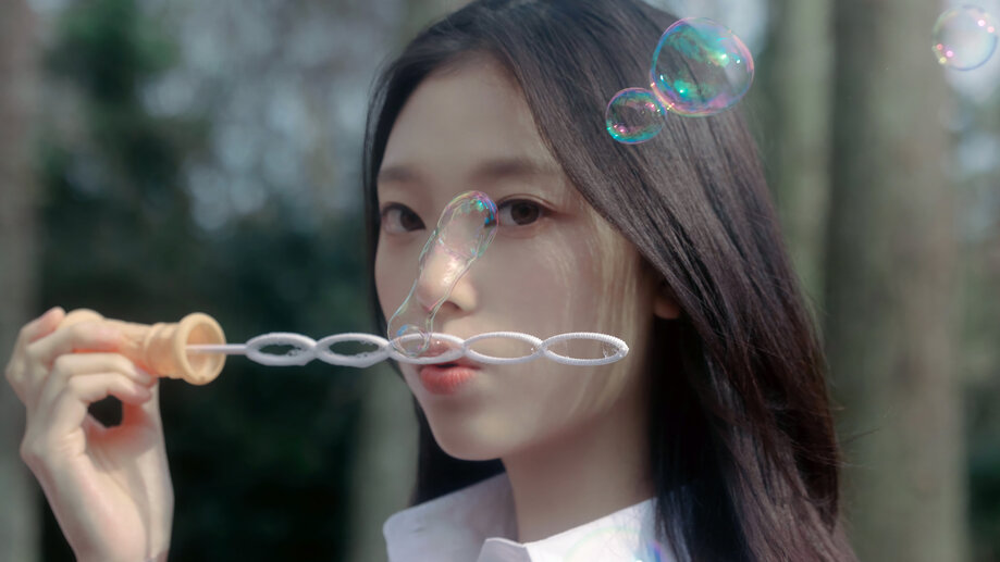 Haerin NewJeans Bubble Gum 4K 6333a Wallpaper iPhone Phone