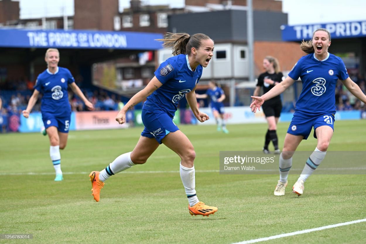 Chelsea 20 Arsenal The Blues cement one hand on the WSL title VAVEL