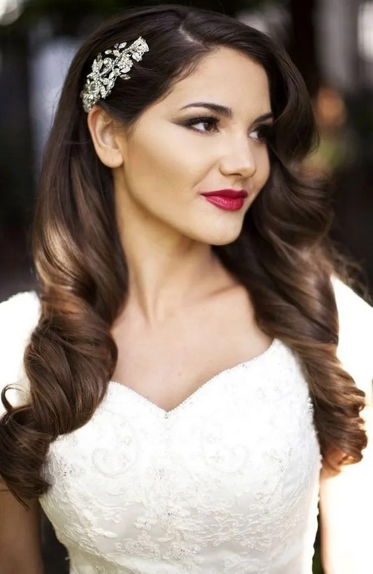 6 تسريحات ويفي ناعم للمناسبات والسهرات Yasmina