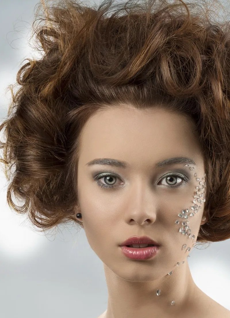 اختاري تسريحة ويفي مرفوع لشعر ستحسدين عليها Yasmina