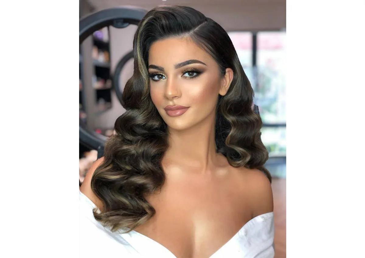 إليك أروع تسريحات ريترو شعر طويل! Yasmina