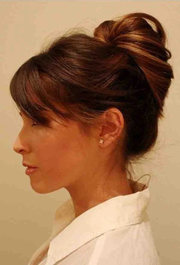 اعتمدي تسريحة كعكة المروحة السهلة جدًا Yasmina