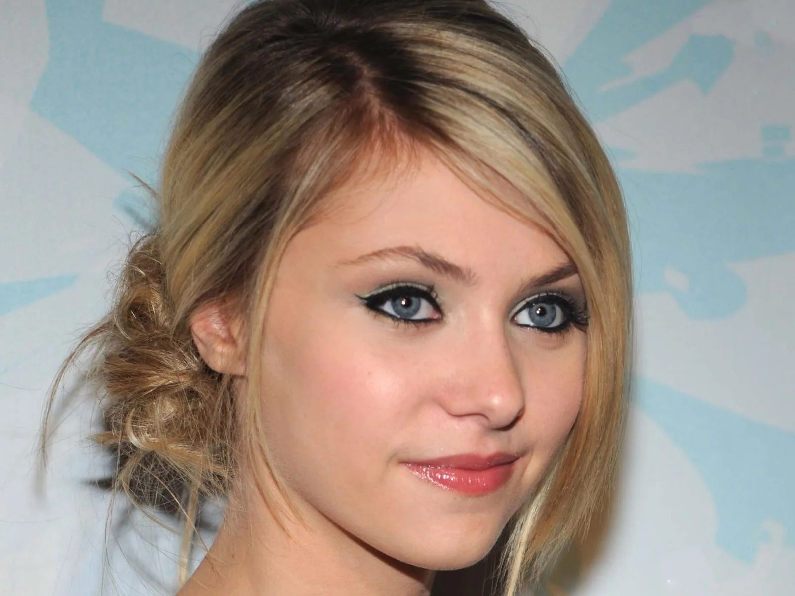 إكتشفي أحلى تسريحات ناعمه للبيت Yasmina