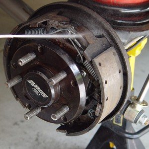 This Is the Correct Way to Change Drum Brakes - ZergNet