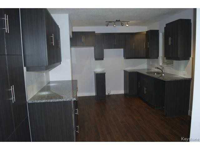 966 McLeod Ave, Winnipeg, MB R2G 2K9, Canada 3 bedroom House Rental