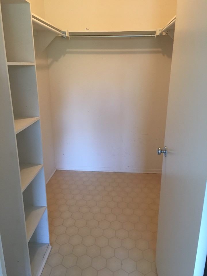 212 Viewmount Dr 212, Ottawa, ON K2E 7X2 1 Bedroom Apartment for 895