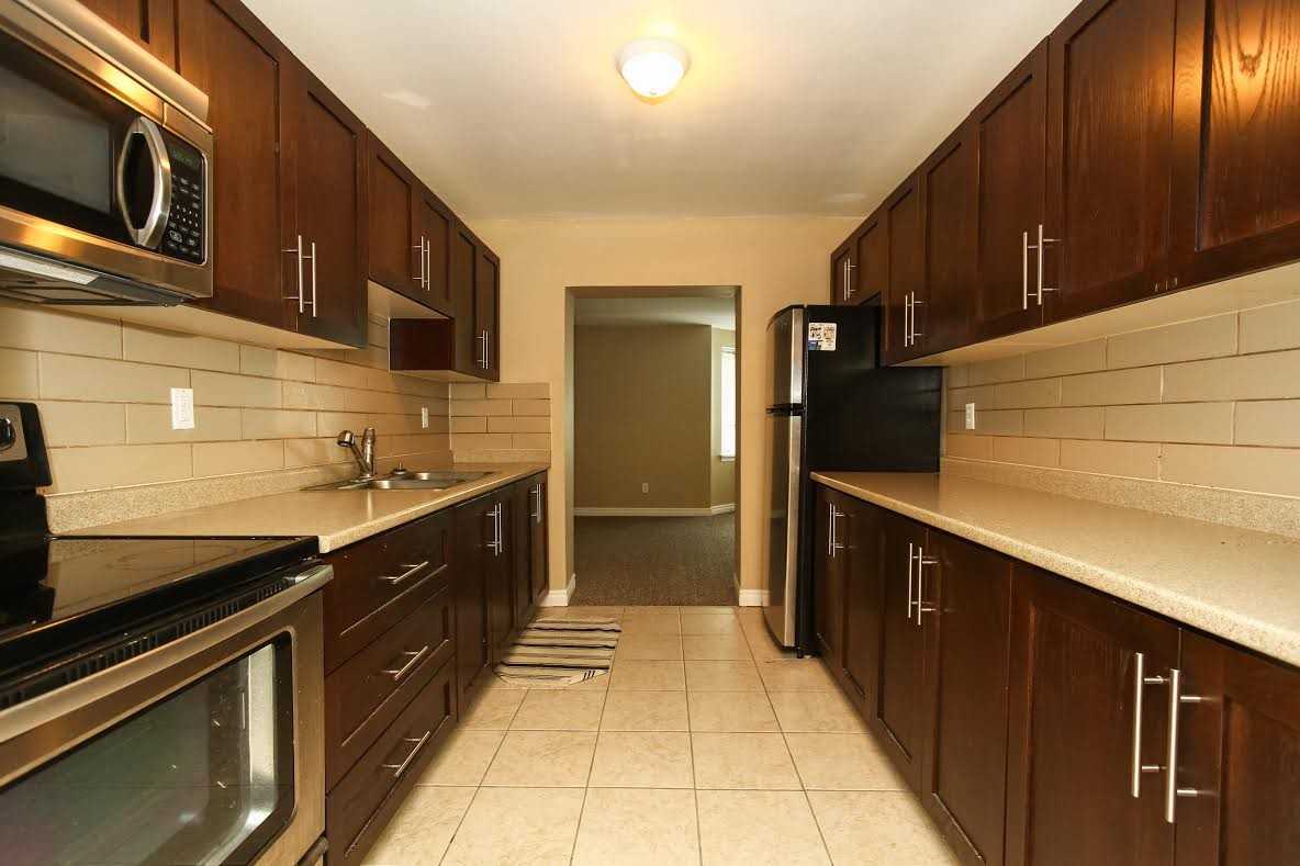 286 Erb St W, Waterloo, ON N2L 1W3 2 Bedroom Apartment for 525/month