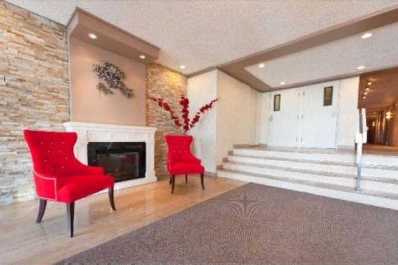 80 Chemin du BordduLacLakeshore, PointeClaire, QC H9S 4H6, Canada