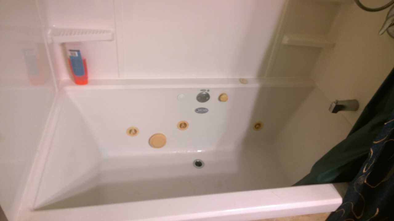 2080 Ogilvie Rd 2J, Ottawa, ON K1J 7N8 3 Bedroom House for 1,350