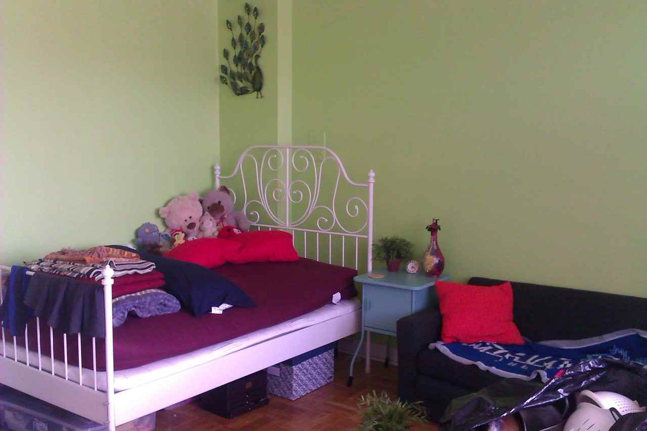 70 Spadina Rd, Toronto, ON M5R 2T6 Studio Apartment for Rent for 1,000