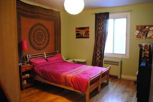 5160 Rue StHubert, Montréal, QC H2J 2Y3 2 Bedroom Apartment for 1,050