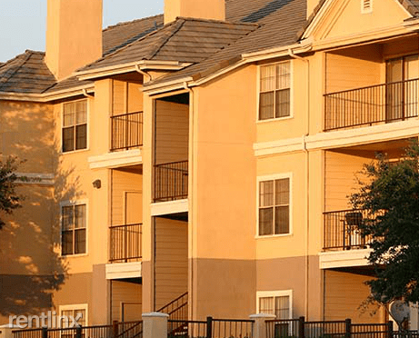 Las Colinas, MacArthur Royal Apartments W Royal Ln, Irving, TX