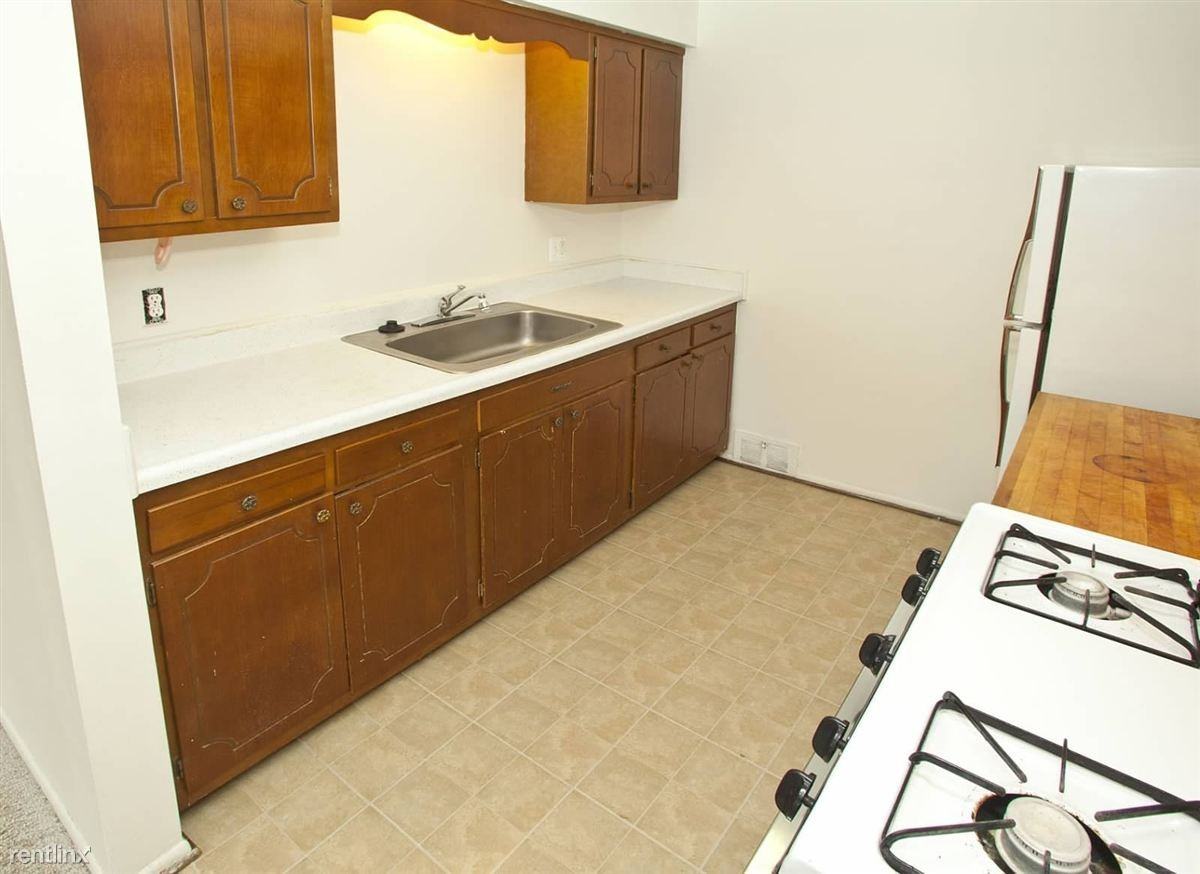 Hampton Court Apartments 2639926045 Pinehurst St, Roseville, MI