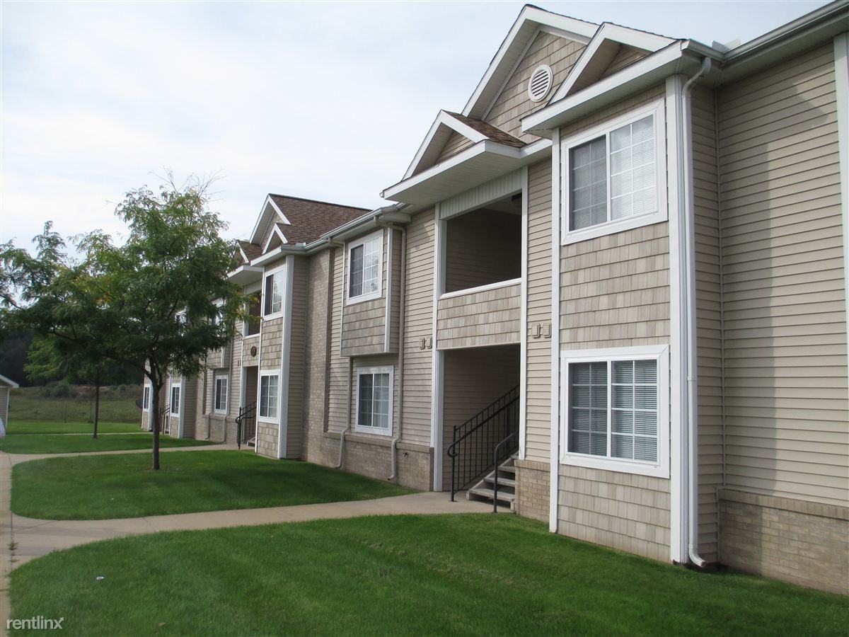 Meadow Ridge Apartments & Townhomes 1605 Meijer Dr, Greenville, MI