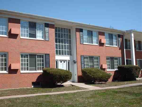Colonial Apartments 726 Main St Apt, Flushing, MI 48433 Zumper