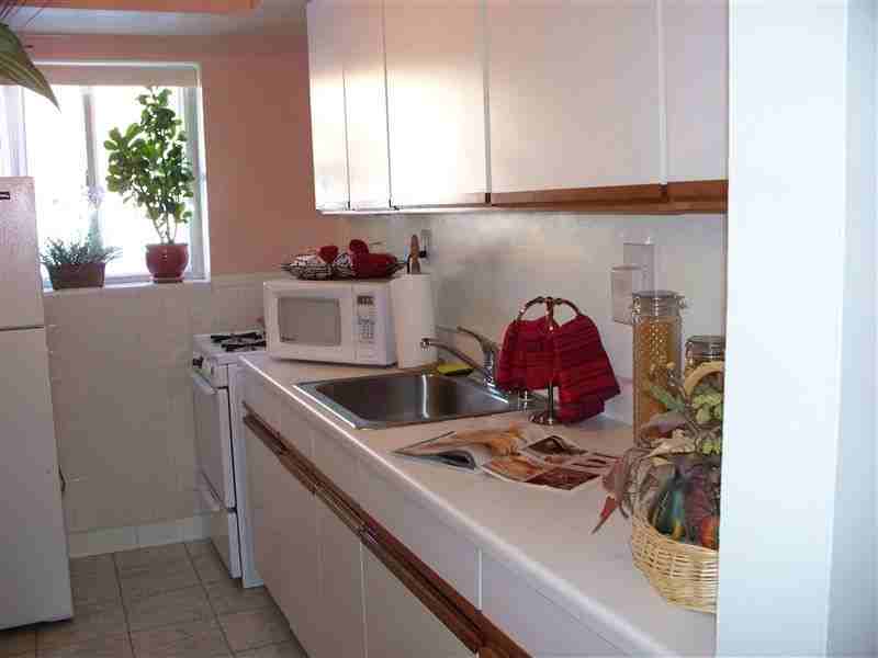 BelAire Apts Apartments 8326 Delcrest Dr, University City, MO 63124