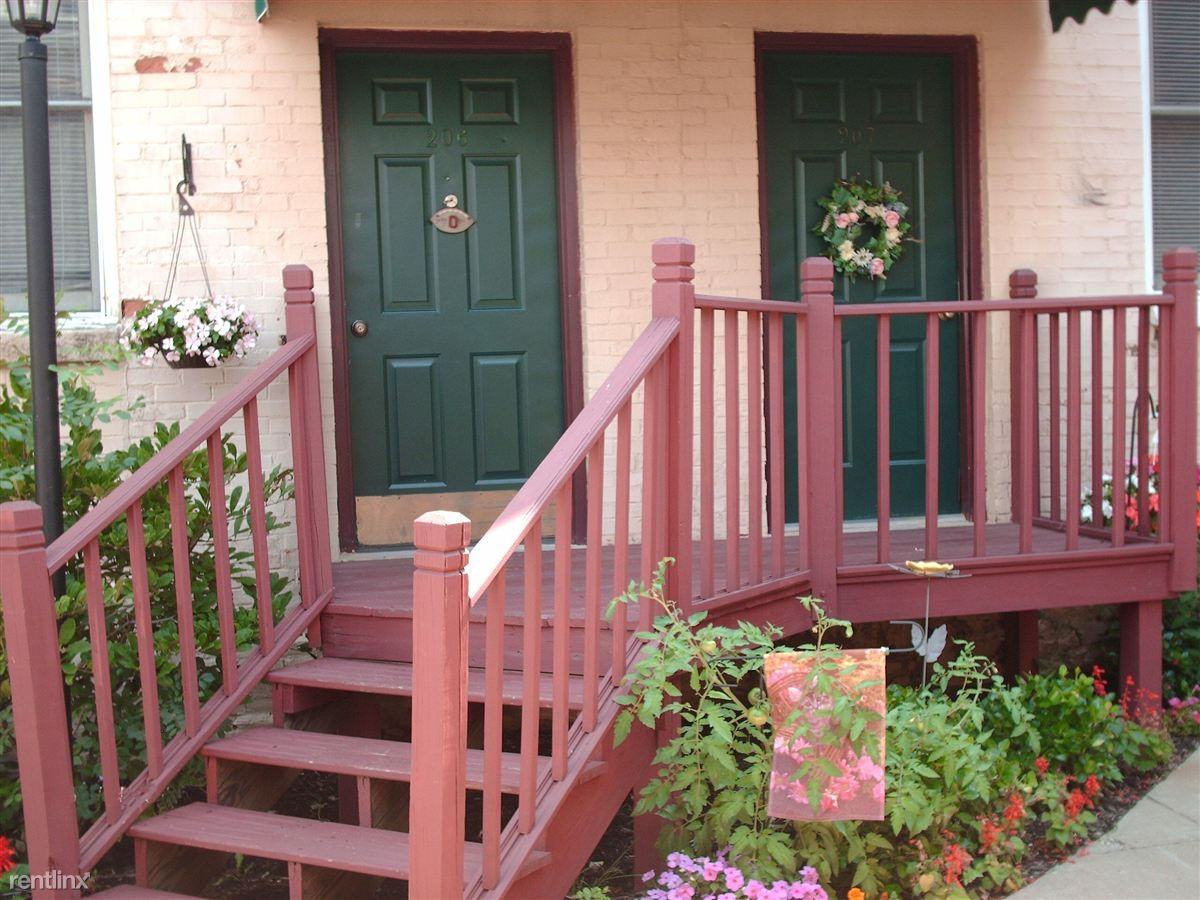 St. Clairsville Courtyard Apartments 171 W Main St, Saint Clairsville