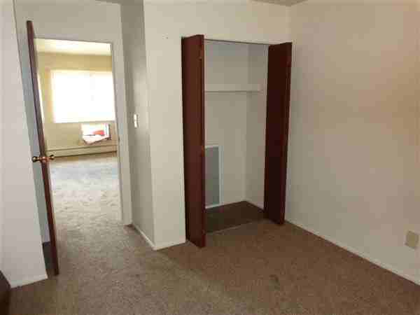 SAINT JOHNS APARTMENTS 1779 St Johns Blvd, Lincoln Park, MI 48146