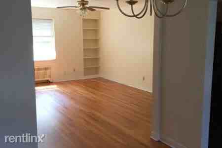 Hollywood Court Apartments 2703 Hollywood Ct, Mount Penn, PA 19606