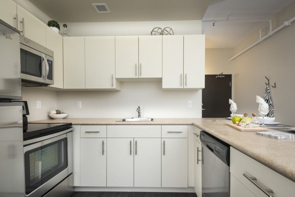 1665 Kenaston Blvd 300, Winnipeg, MB R3P 2M4 1 Bedroom Apartment for