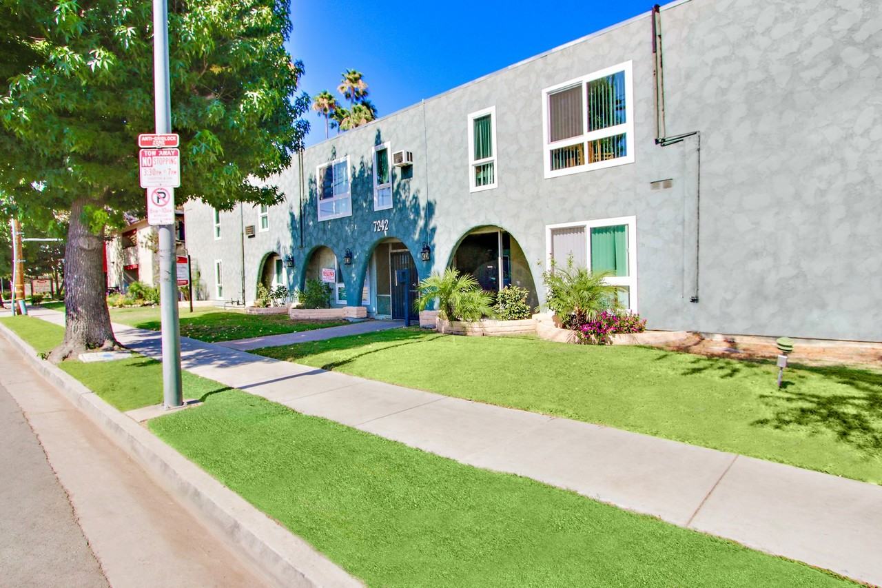 De Soto Valley Apartments 7242 De Soto Ave, Los Angeles, CA 91304