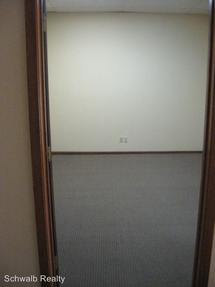 GROVER TOWN SQUARE 4958 GROVER ST Apartments in Robin Hill, Omaha, NE