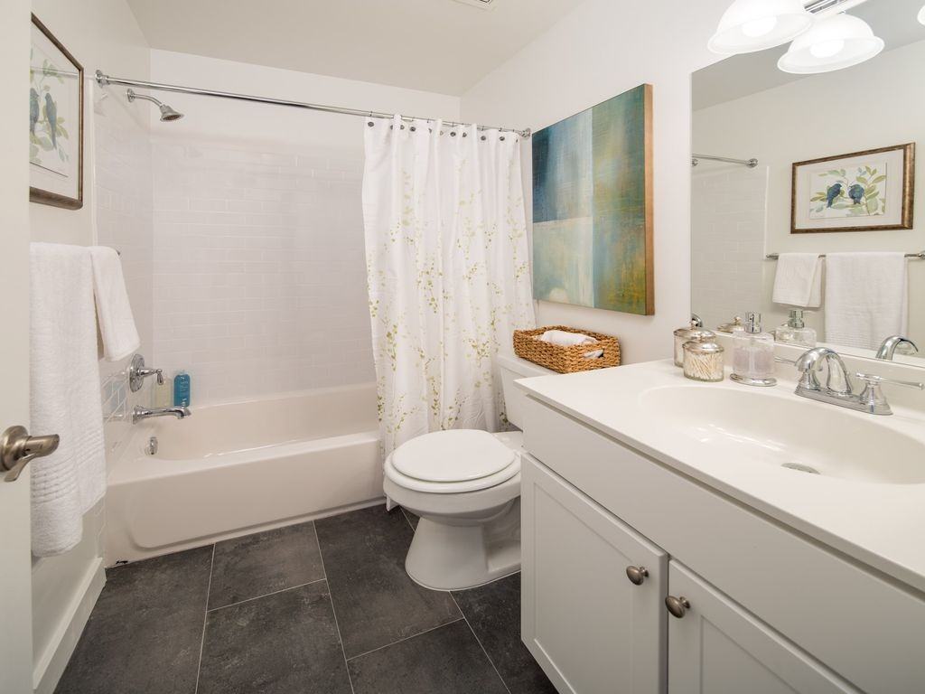 Yardley Crossing Luxury Apt and Townhomes Apartments 1800 Kathy Dr