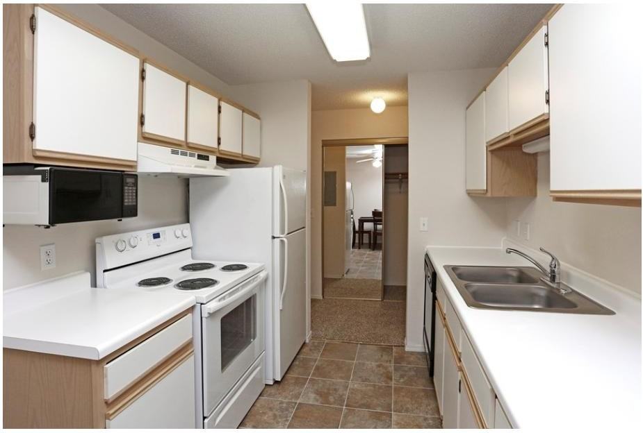 Cambridge Court Apartments 1225 11th St, West Des Moines, IA 50265