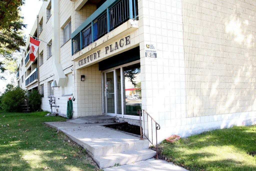 211 Laxdal Rd, Winnipeg, MB R3R 0C8 1 Bedroom Apartment for Rent for