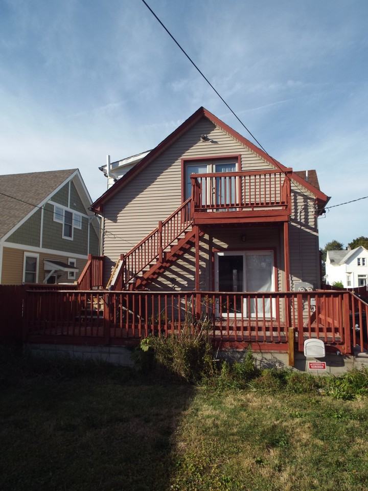 1135 Oak Street 2, Wyandotte, MI 48192 2 Bedroom Apartment for Rent